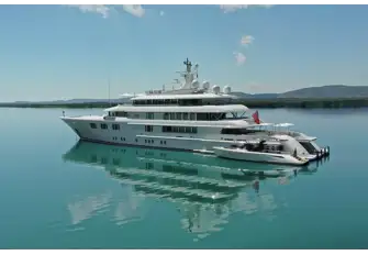 With her new chase boat and extended beach club LADY E is ready to entertain you