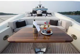Sunbathing and drinks on the foredeck - yes please!