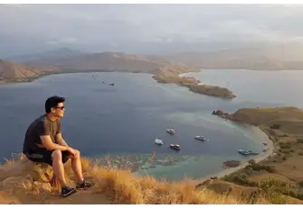 James overlooks Gili Lawa Darat