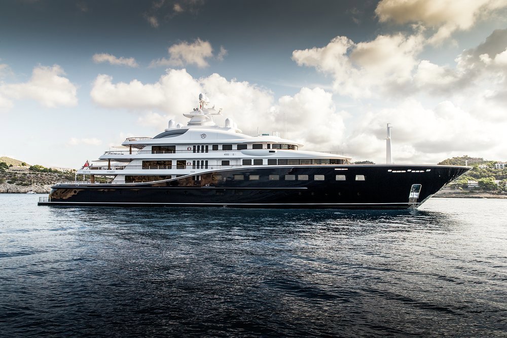 CAKEWALK, now AQUILA, 85.6m Derecktor