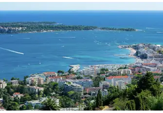 Palm Beach has amazing views across to the Îsles de Lérins