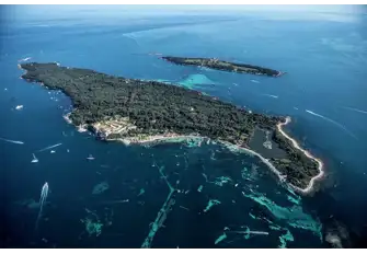 Îsle Sainte-Marguerite, one of the unspoilt Îsles de Lérins, is a short tender ride from Cannes