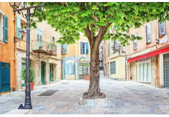 Place Etienne Roustan lies at the heart of Grasse, a scented city linked with perfumery since the 16th century