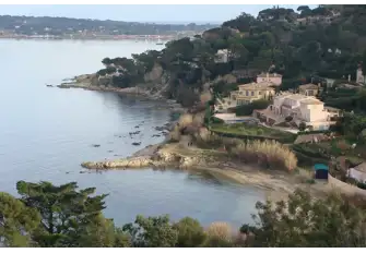 Graniers Beach is the perfect place for Côtes de Provence rosé and seafood straight from the sea - delightful