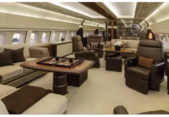 The transparent bulkhead conceals a blind that can be raised to add privacy to both areas
