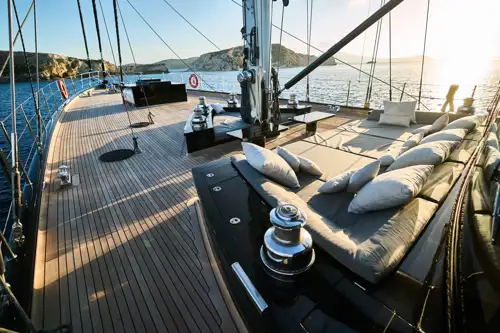 Foredeck sunloungers