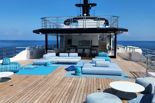 Bridge deck aft