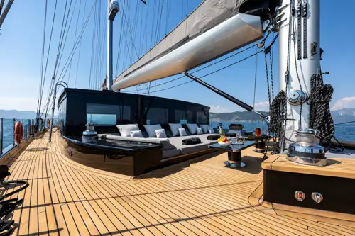 Foredeck seating area